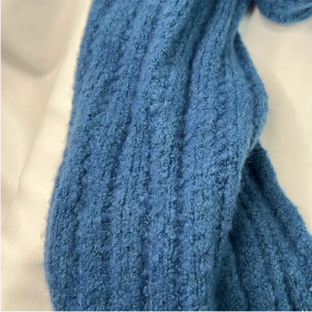 ๐ GAP Infinity Scarf - Picture 2 of 6